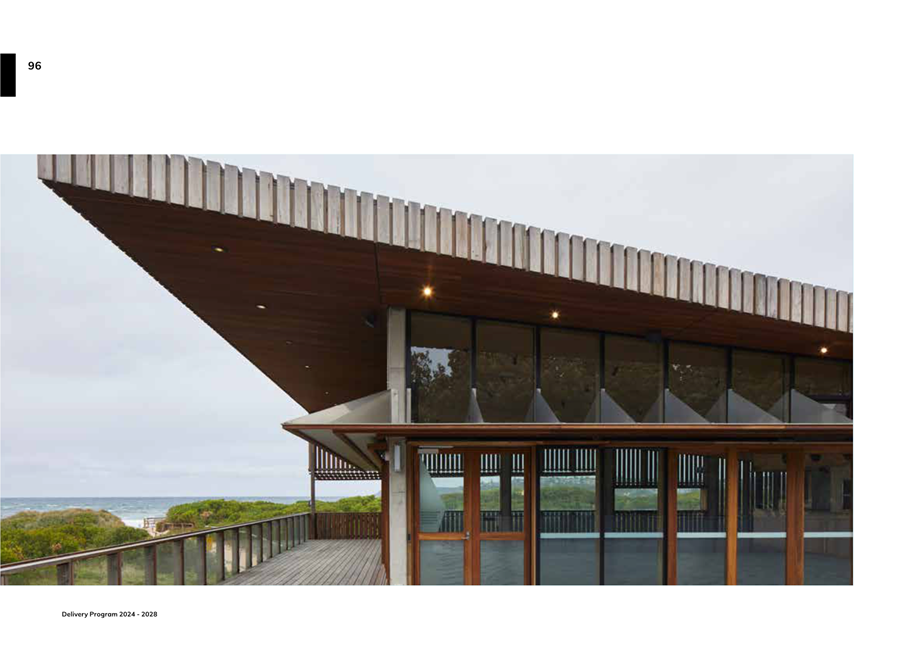 A building with a glass roof

Description automatically generated