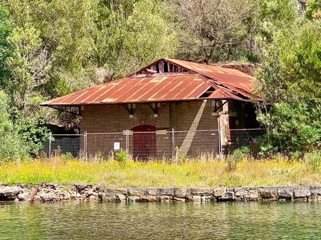 A house with a rusted roof

AI-generated content may be incorrect.